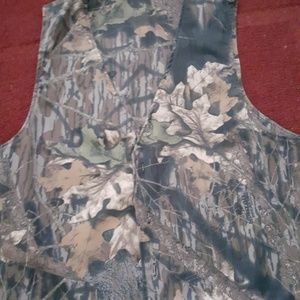 Mossy oak vest